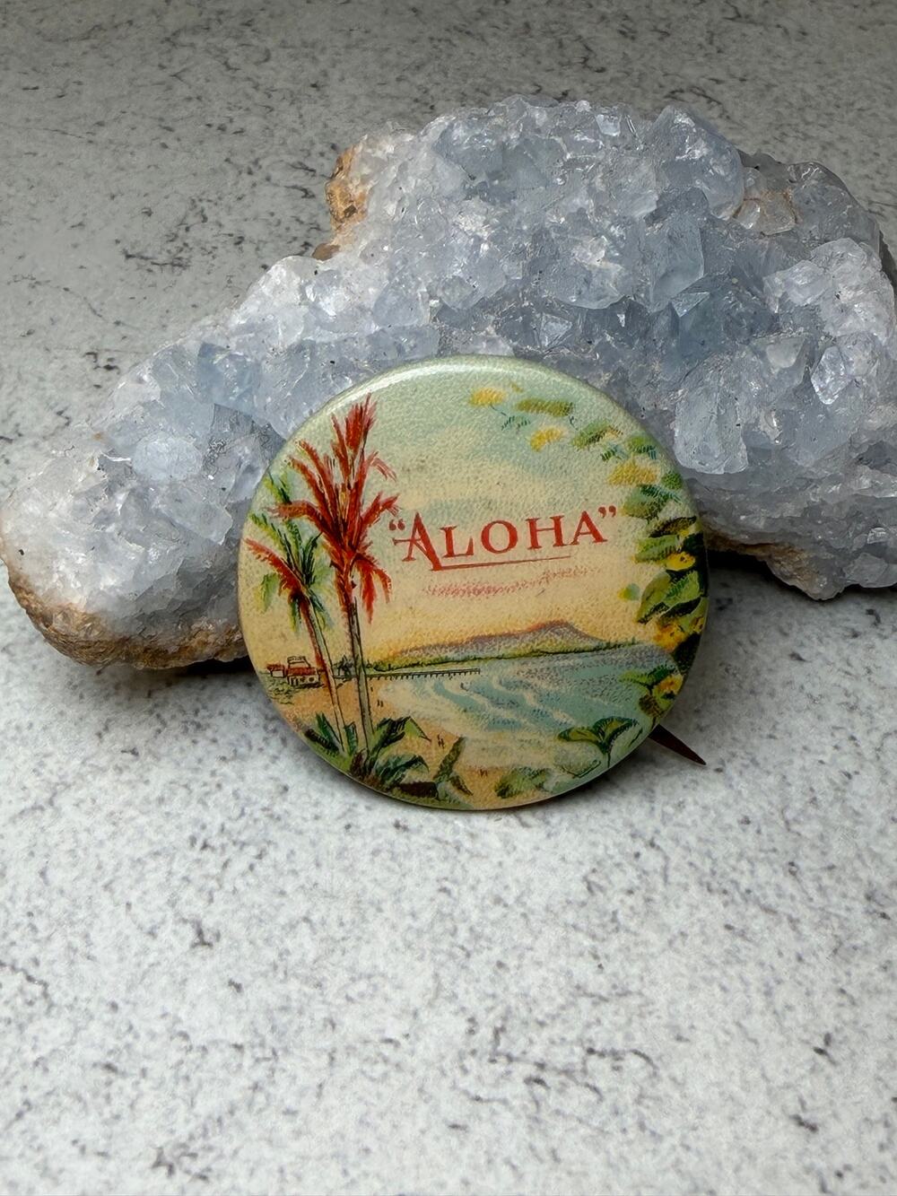 Vintage Pinback Hawaii Tourist Aloha pin state souvenir 1.25 collector paper